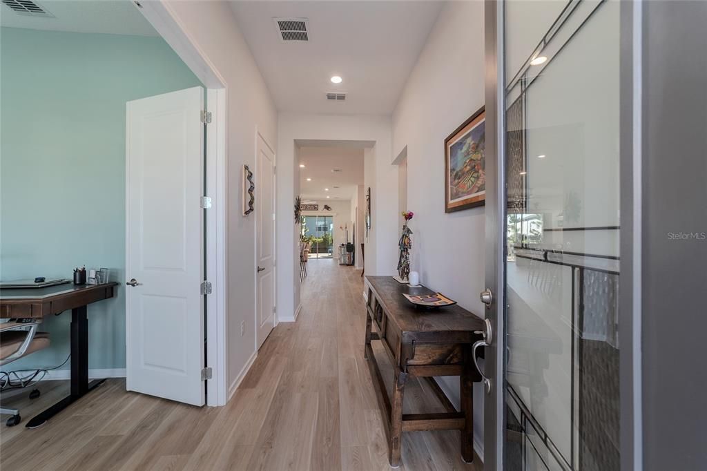 For Sale: $462,264 (2 beds, 2 baths, 1976 Square Feet)
