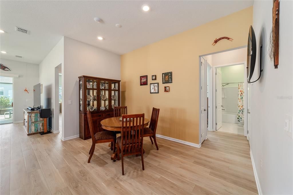 For Sale: $454,454 (2 beds, 2 baths, 1976 Square Feet)