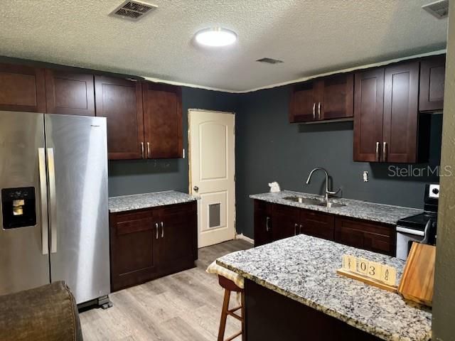 For Sale: $194,900 (2 beds, 1 baths, 768 Square Feet)