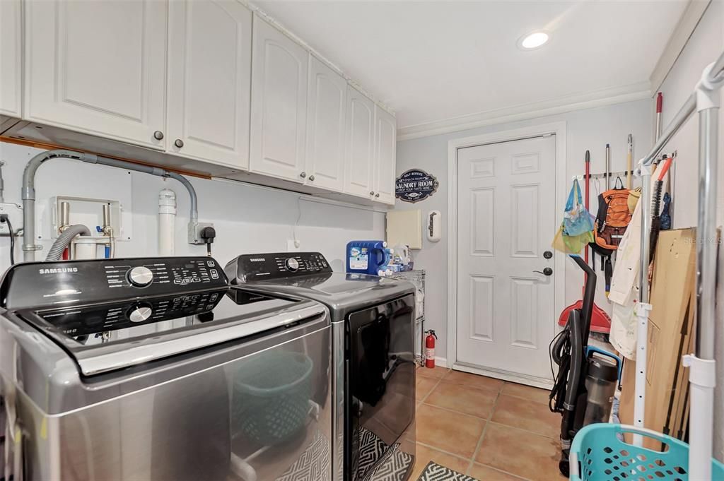 Active With Contract: $799,000 (4 beds, 2 baths, 2083 Square Feet)