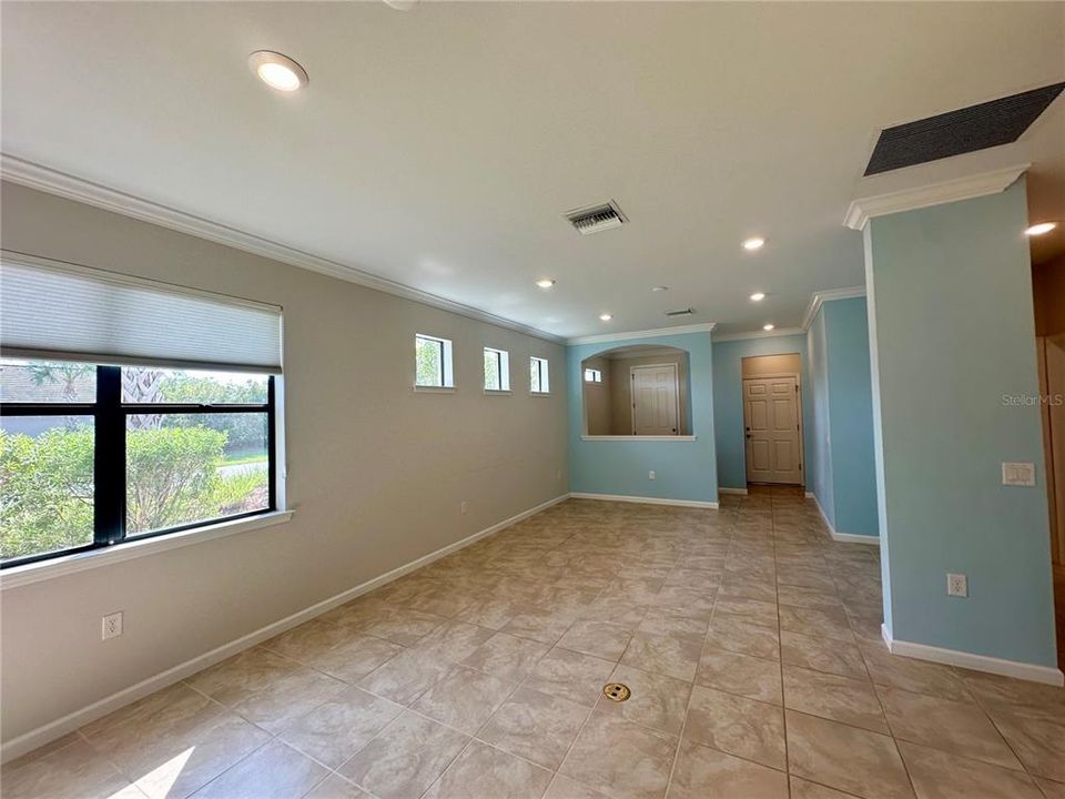 Active With Contract: $3,500 (3 beds, 2 baths, 1572 Square Feet)