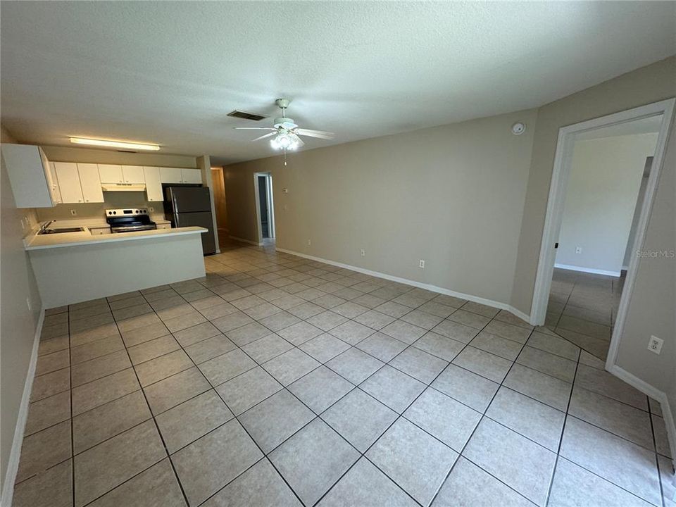 For Rent: $1,395 (3 beds, 2 baths, 2262 Square Feet)