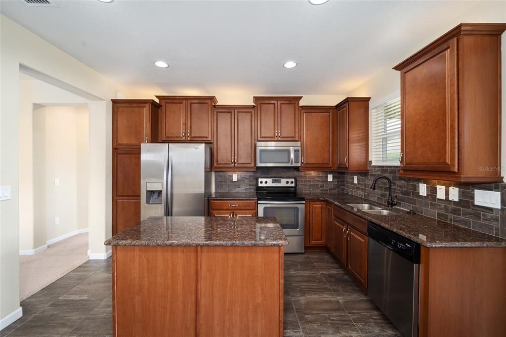For Sale: $258,888 (2 beds, 2 baths, 1163 Square Feet)