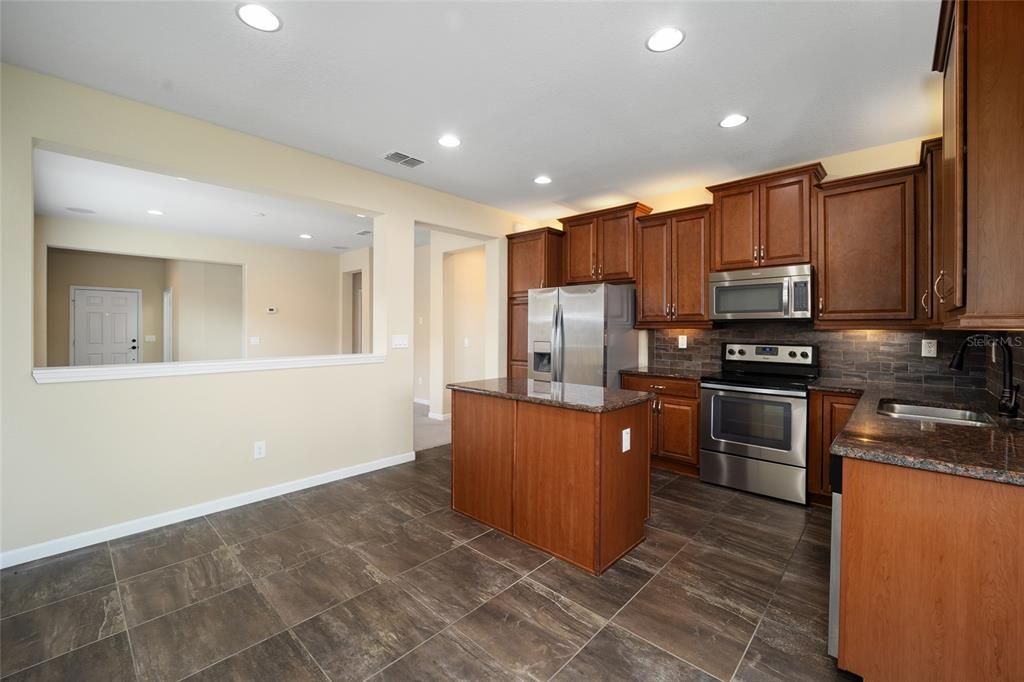 For Sale: $258,888 (2 beds, 2 baths, 1163 Square Feet)