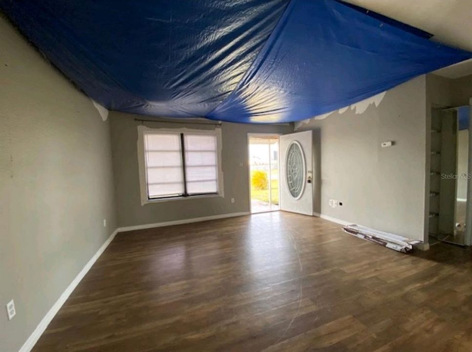 Active With Contract: $149,900 (2 beds, 1 baths, 906 Square Feet)