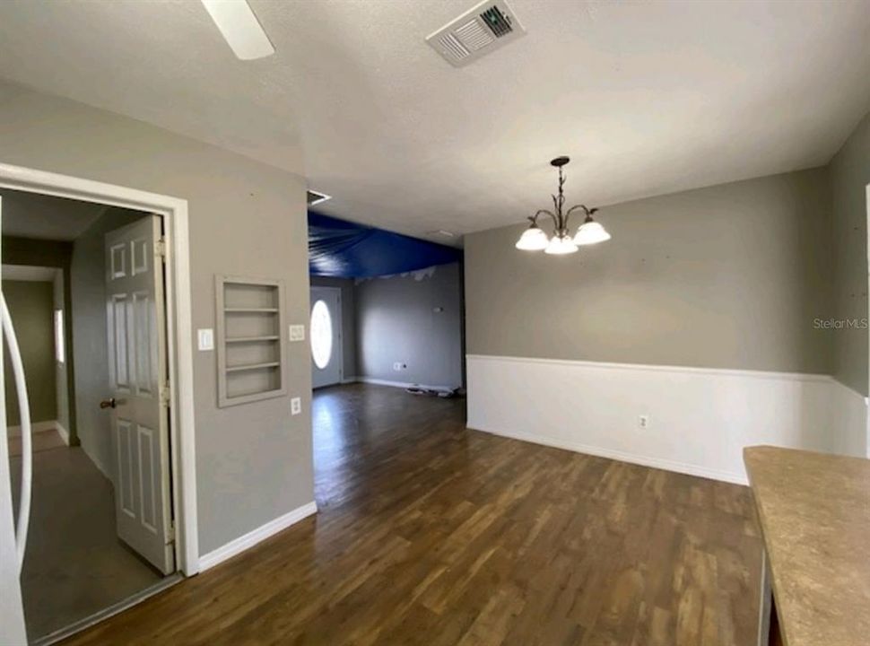Active With Contract: $149,900 (2 beds, 1 baths, 906 Square Feet)