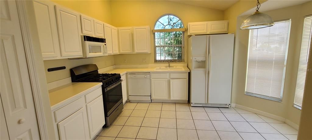 For Rent: $2,300 (4 beds, 2 baths, 1740 Square Feet)