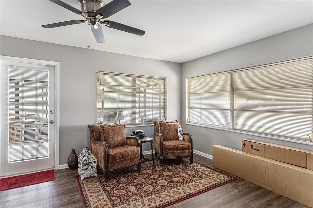 Active With Contract: $235,000 (2 beds, 2 baths, 1320 Square Feet)