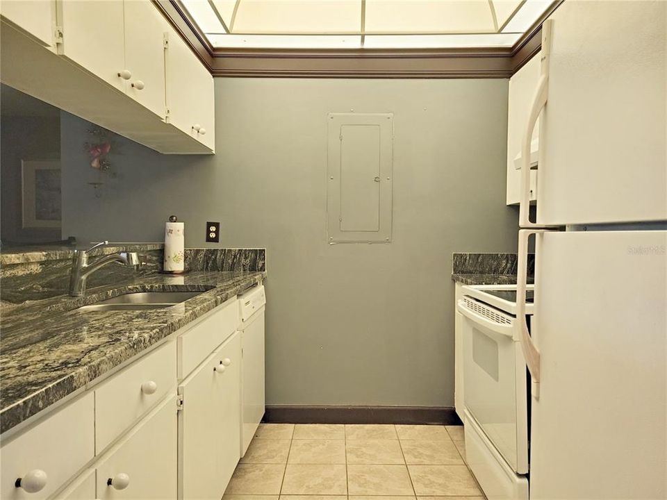 For Sale: $152,000 (2 beds, 2 baths, 1123 Square Feet)
