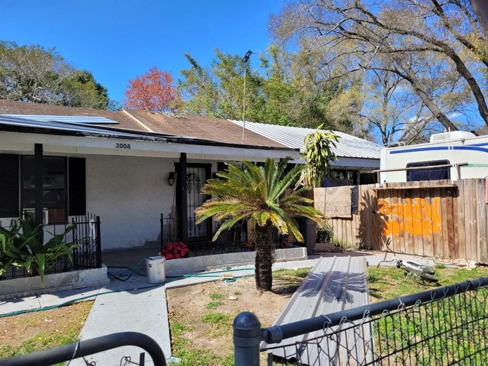 Active With Contract: $260,000 (4 beds, 1 baths, 2842 Square Feet)