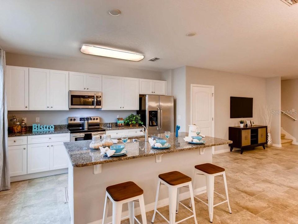 Active With Contract: $351,990 (3 beds, 2 baths, 1640 Square Feet)