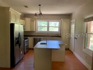 For Rent: $1,650 (3 beds, 2 baths, 1470 Square Feet)