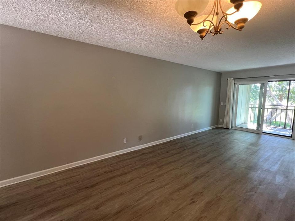 For Rent: $2,500 (2 beds, 2 baths, 890 Square Feet)