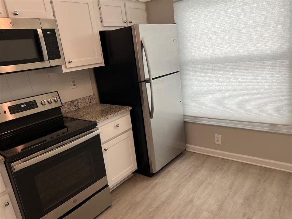 For Rent: $2,500 (2 beds, 2 baths, 890 Square Feet)