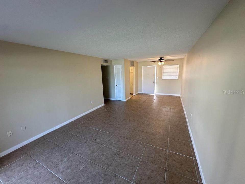 For Sale: $112,000 (1 beds, 1 baths, 672 Square Feet)