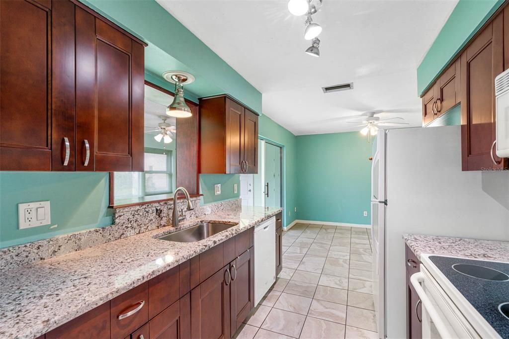 Recently Sold: $359,000 (2 beds, 2 baths, 1211 Square Feet)
