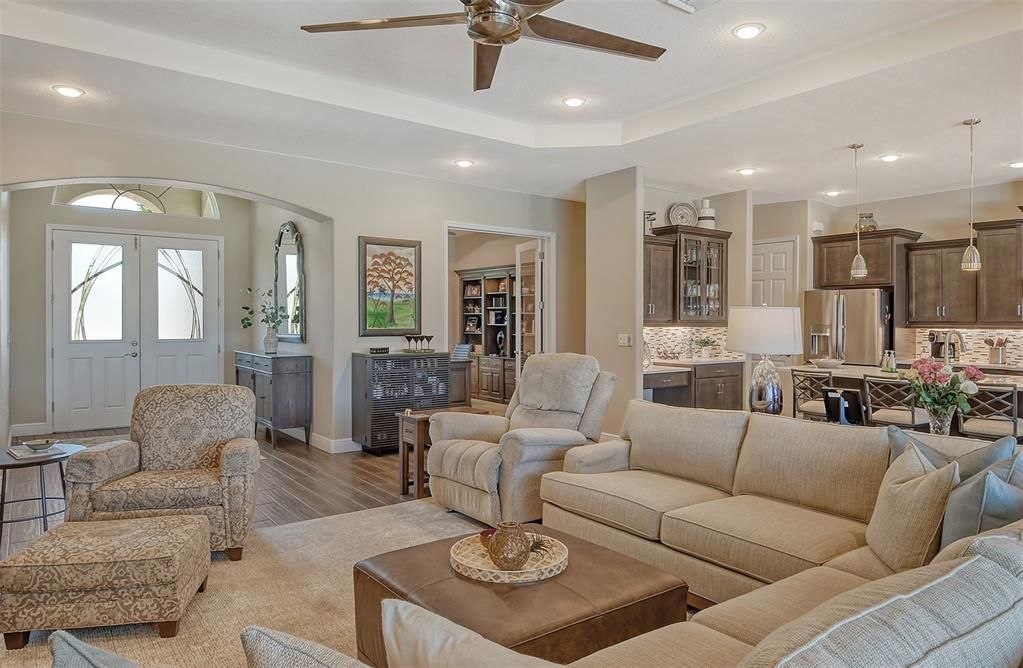 THIS LOVELY OPEN FLOOR PLAN IS SO WELCOMING !