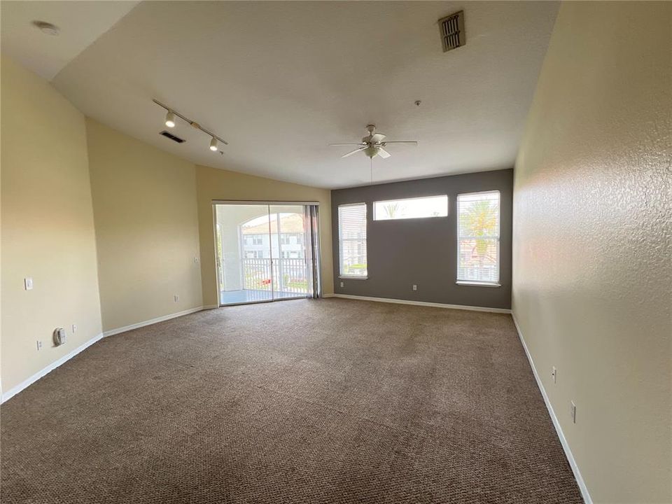 For Sale: $238,900 (2 beds, 2 baths, 1064 Square Feet)