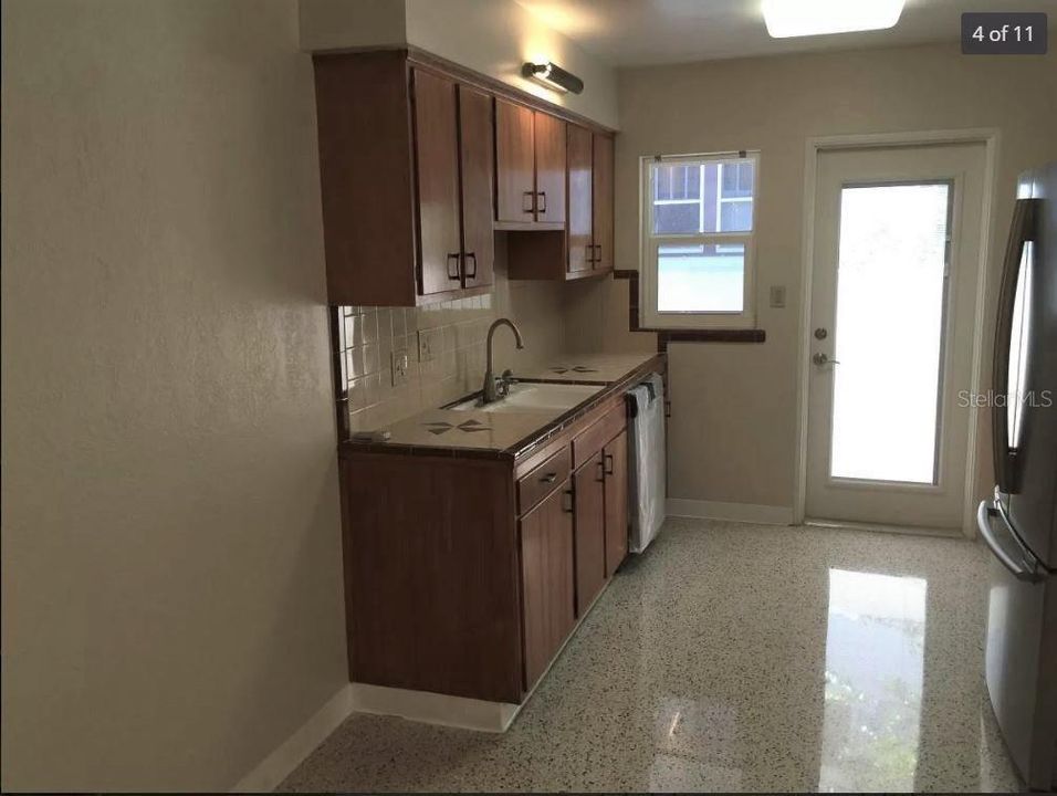Active With Contract: $2,550 (2 beds, 1 baths, 1100 Square Feet)