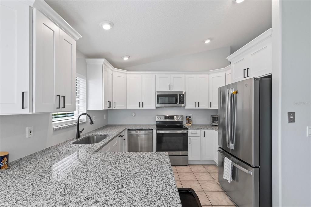For Sale: $325,000 (3 beds, 2 baths, 1237 Square Feet)