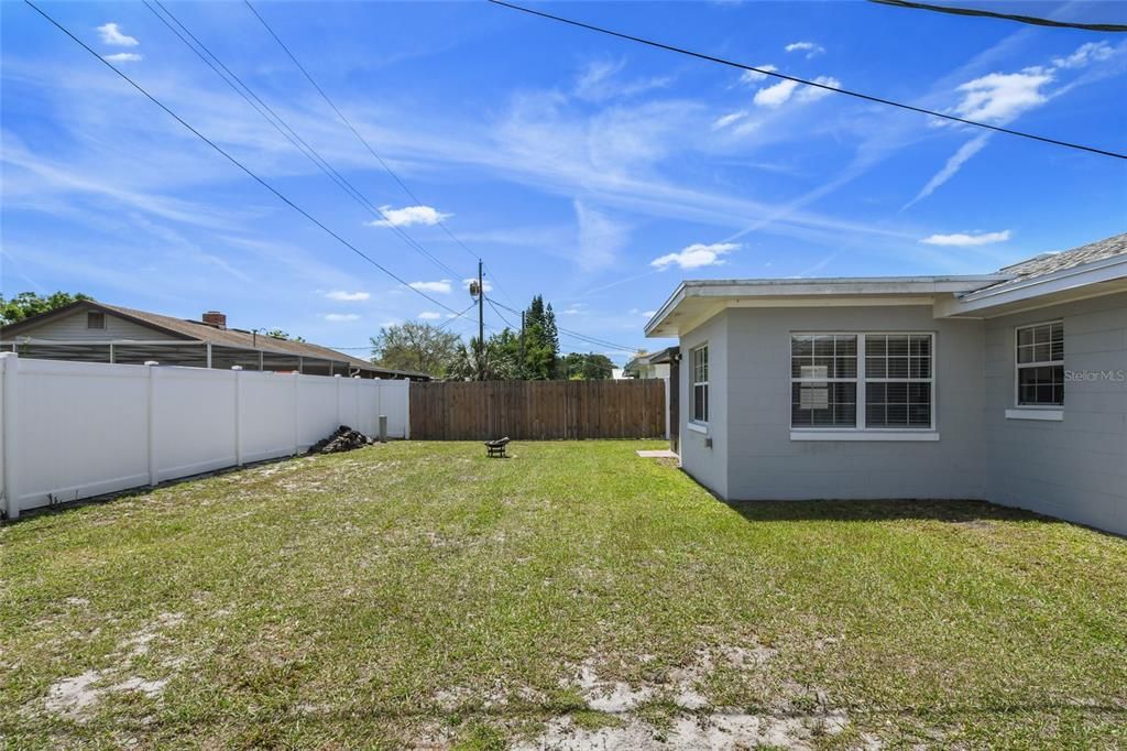 Recently Sold: $320,000 (3 beds, 2 baths, 1635 Square Feet)