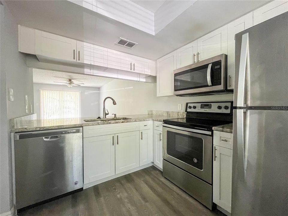 Active With Contract: $1,450 (2 beds, 2 baths, 879 Square Feet)