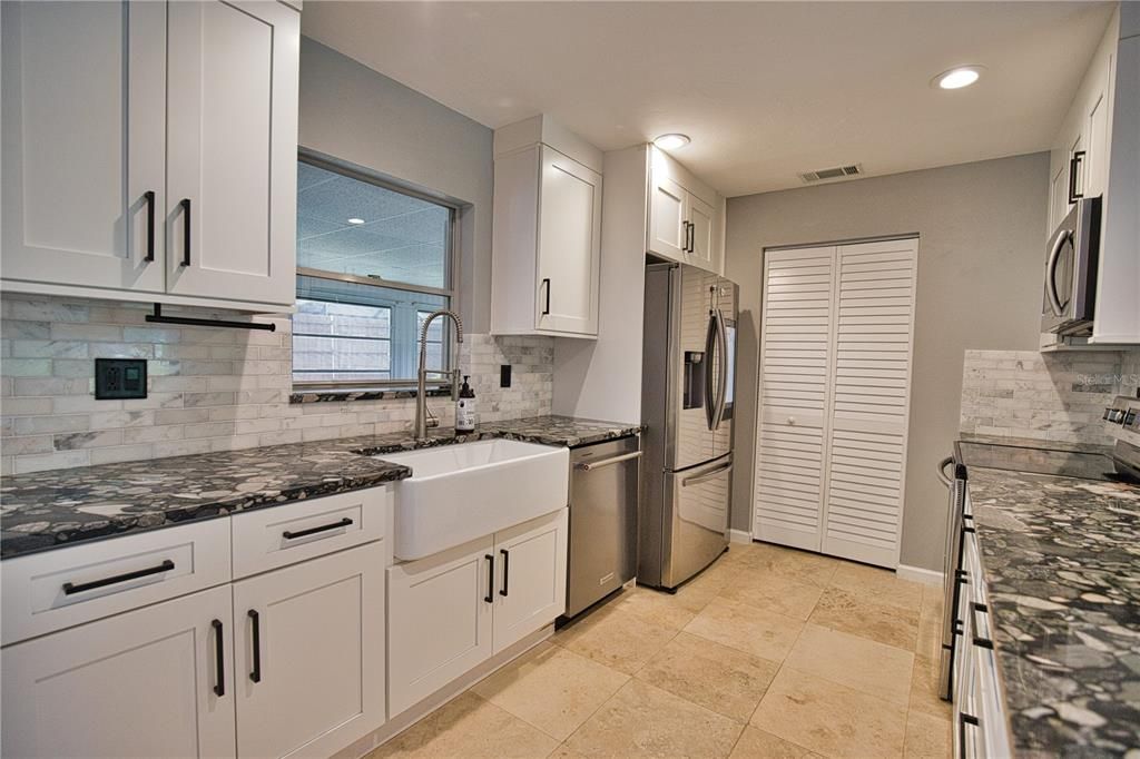 Active With Contract: $459,000 (2 beds, 2 baths, 1648 Square Feet)