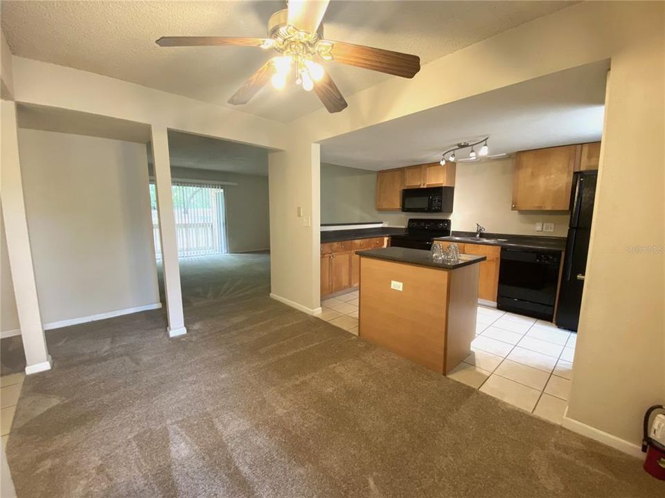 Active With Contract: $160,000 (2 beds, 2 baths, 1070 Square Feet)
