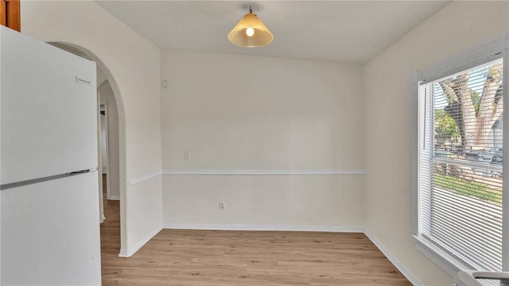 Active With Contract: $189,900 (3 beds, 2 baths, 1404 Square Feet)