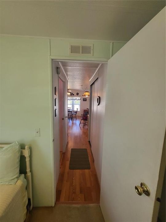 For Sale: $99,500 (1 beds, 1 baths, 640 Square Feet)