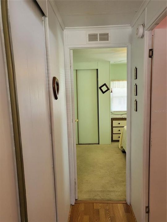 For Sale: $99,500 (1 beds, 1 baths, 640 Square Feet)