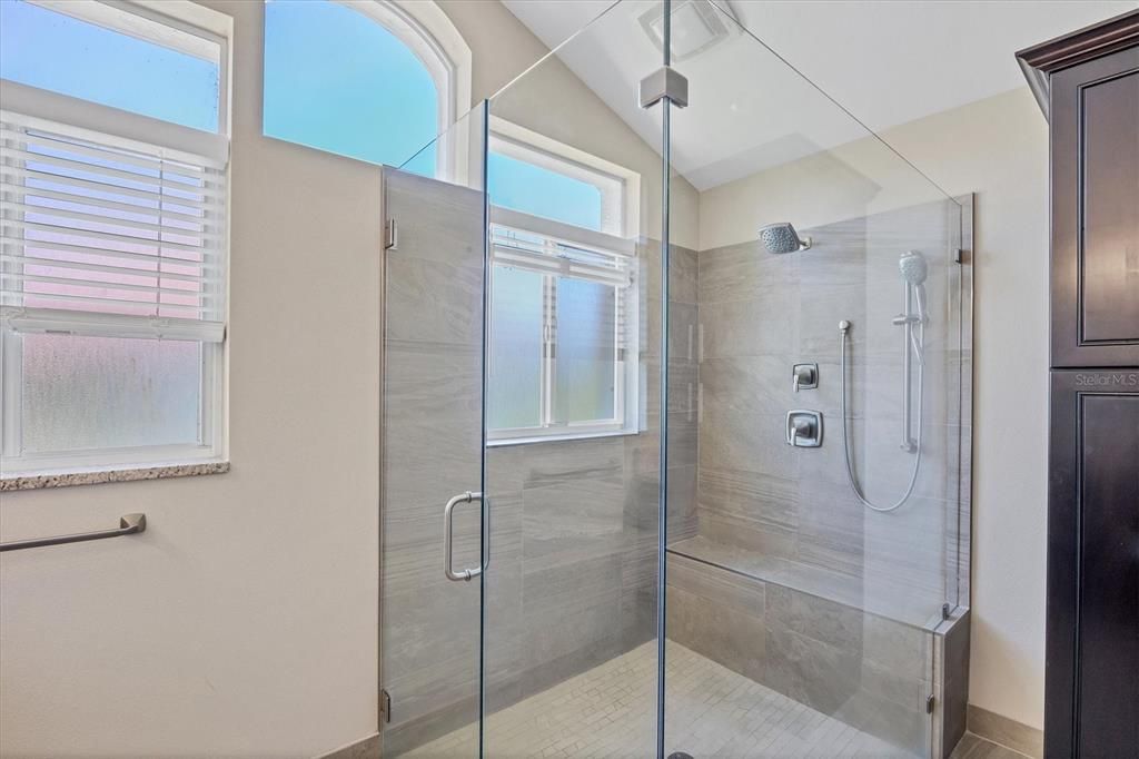 最近售出: $600,000 (3 贝兹, 2 浴室, 1950 平方英尺)