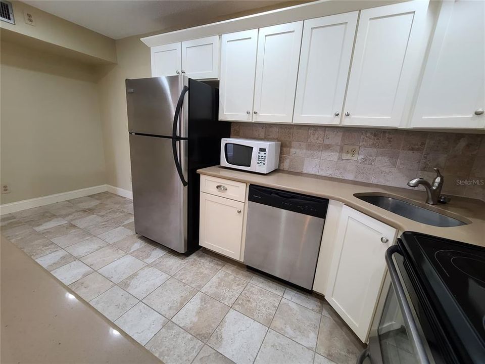 Recently Sold: $210,000 (2 beds, 2 baths, 1119 Square Feet)