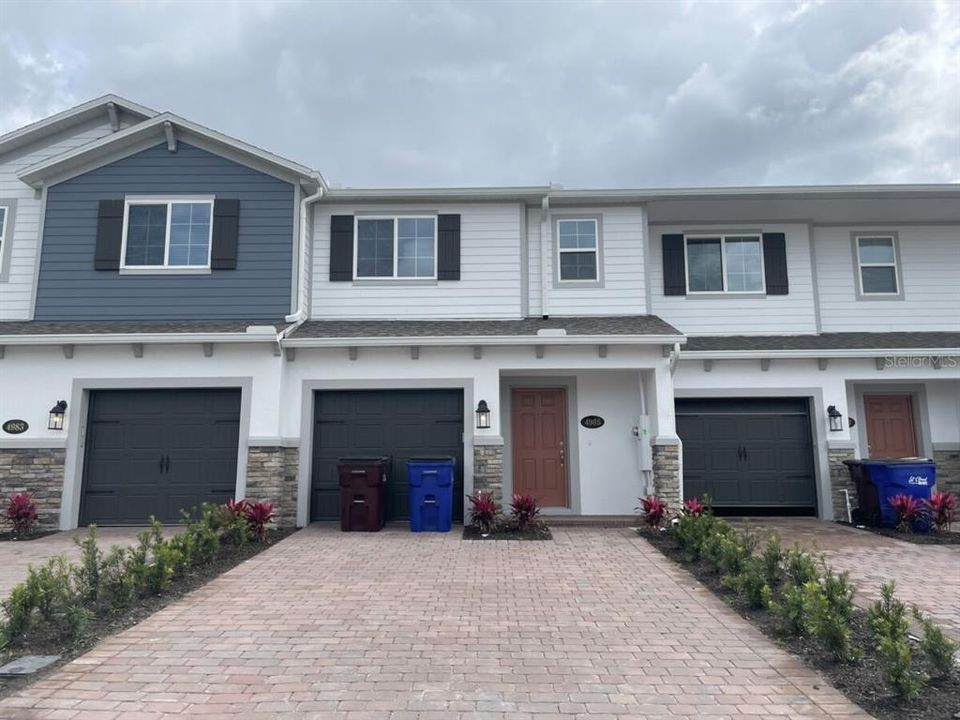 Recently Sold: $339,990 (3 beds, 2 baths, 1569 Square Feet)