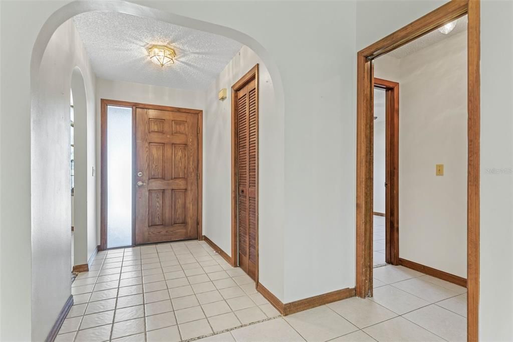 Active With Contract: $279,000 (3 beds, 2 baths, 1911 Square Feet)