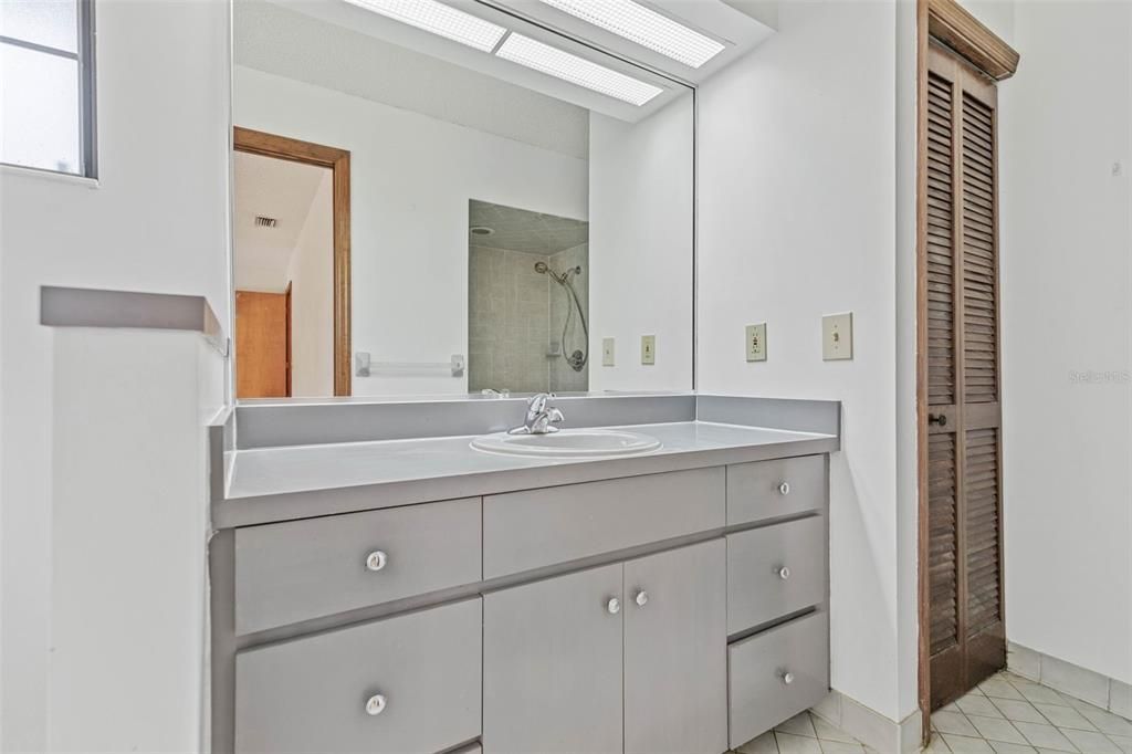 Недавно продано: $279,000 (3 спален, 2 ванн, 1911 Квадратных фут)