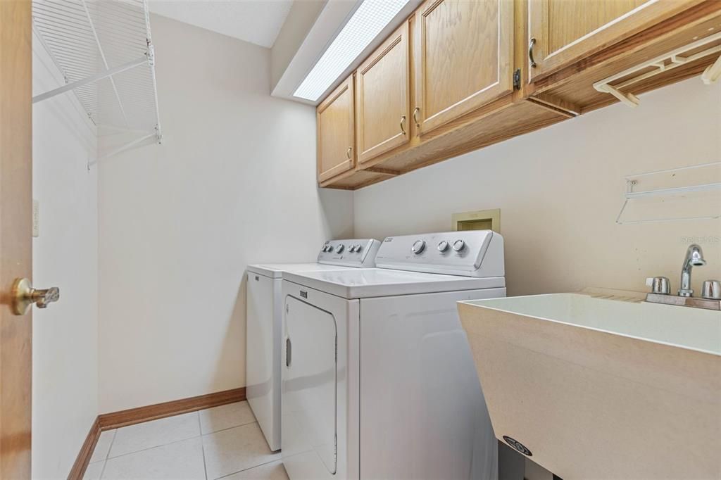 Active With Contract: $279,000 (3 beds, 2 baths, 1911 Square Feet)