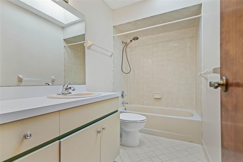 Недавно продано: $279,000 (3 спален, 2 ванн, 1911 Квадратных фут)