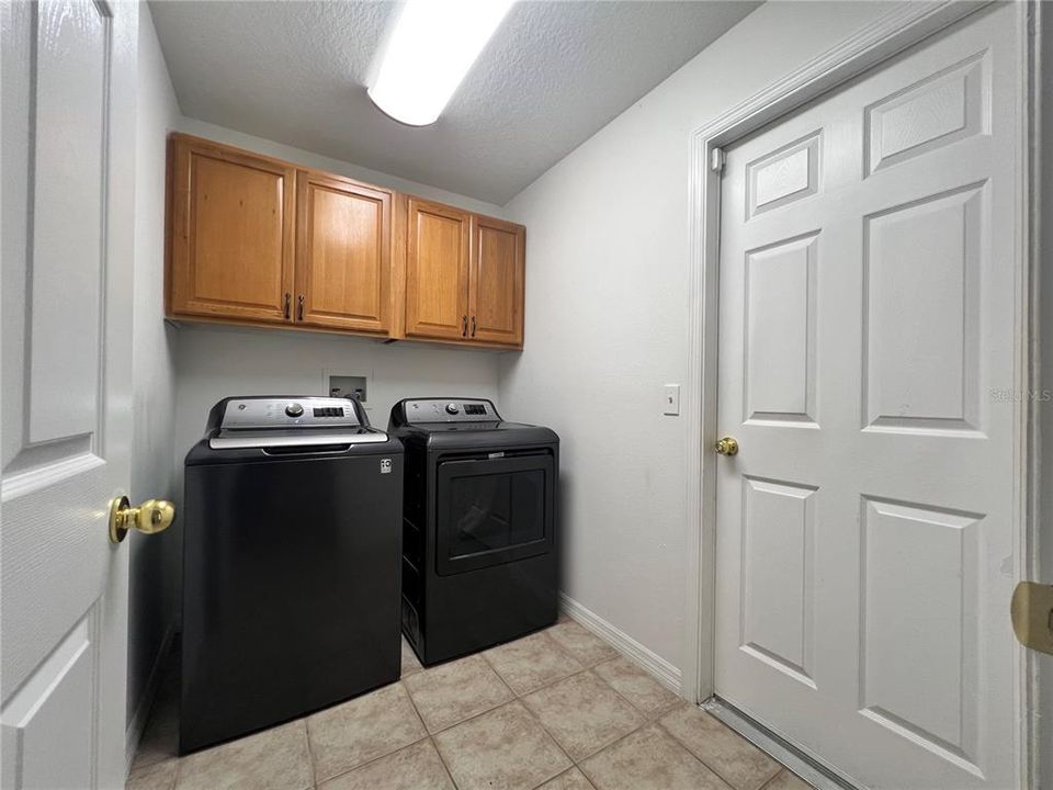 For Rent: $2,400 (3 beds, 2 baths, 1607 Square Feet)