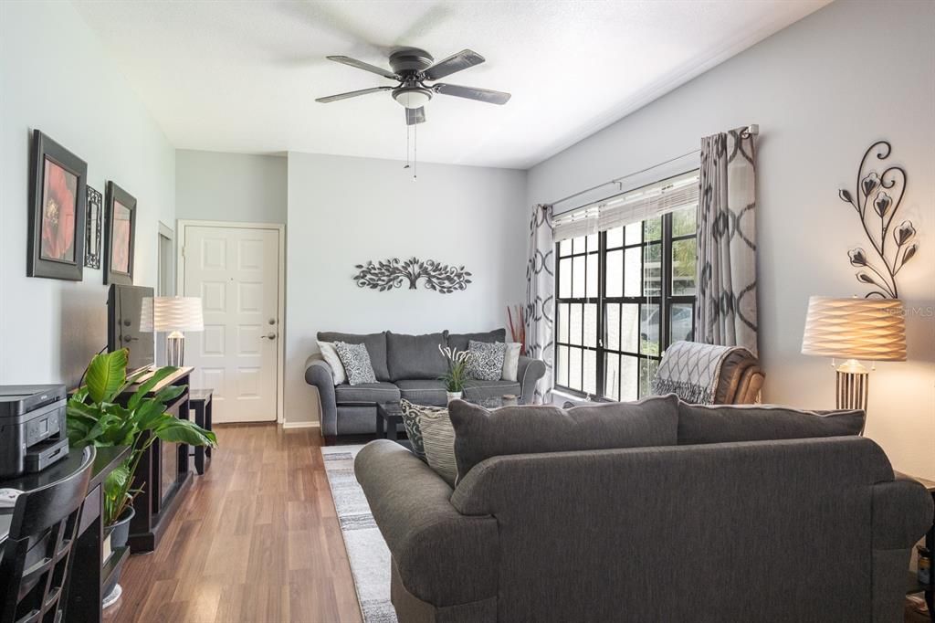 Active With Contract: $245,000 (2 beds, 2 baths, 1045 Square Feet)