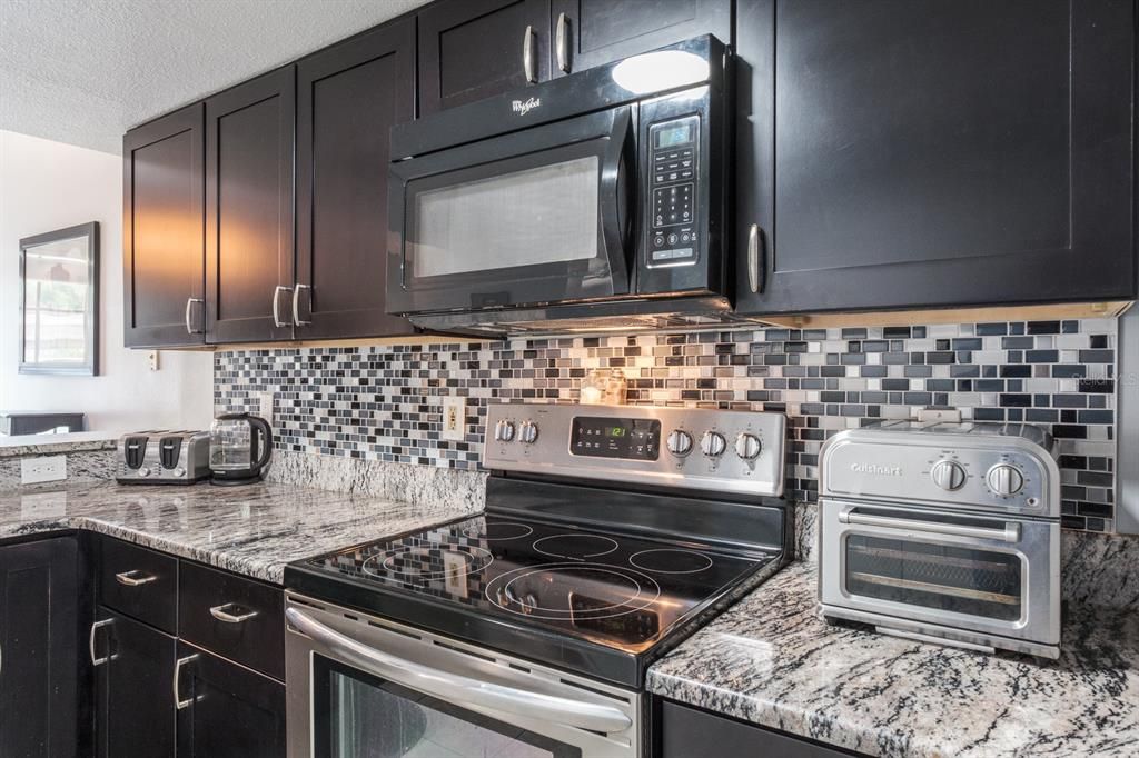 Active With Contract: $245,000 (2 beds, 2 baths, 1045 Square Feet)