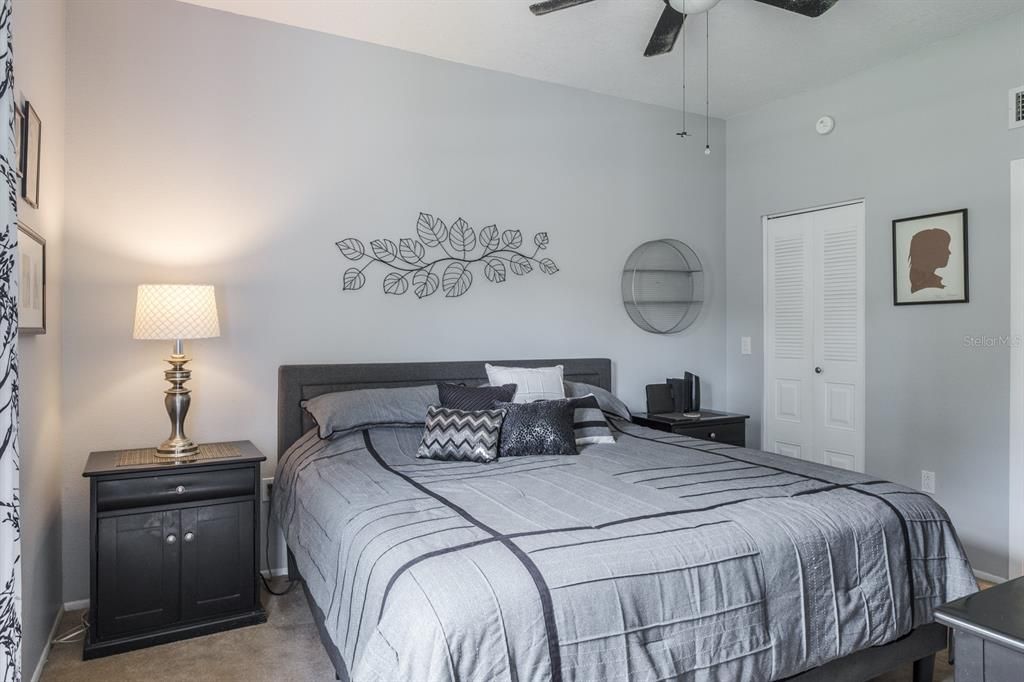 Active With Contract: $245,000 (2 beds, 2 baths, 1045 Square Feet)