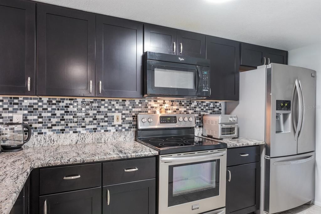 Active With Contract: $245,000 (2 beds, 2 baths, 1045 Square Feet)