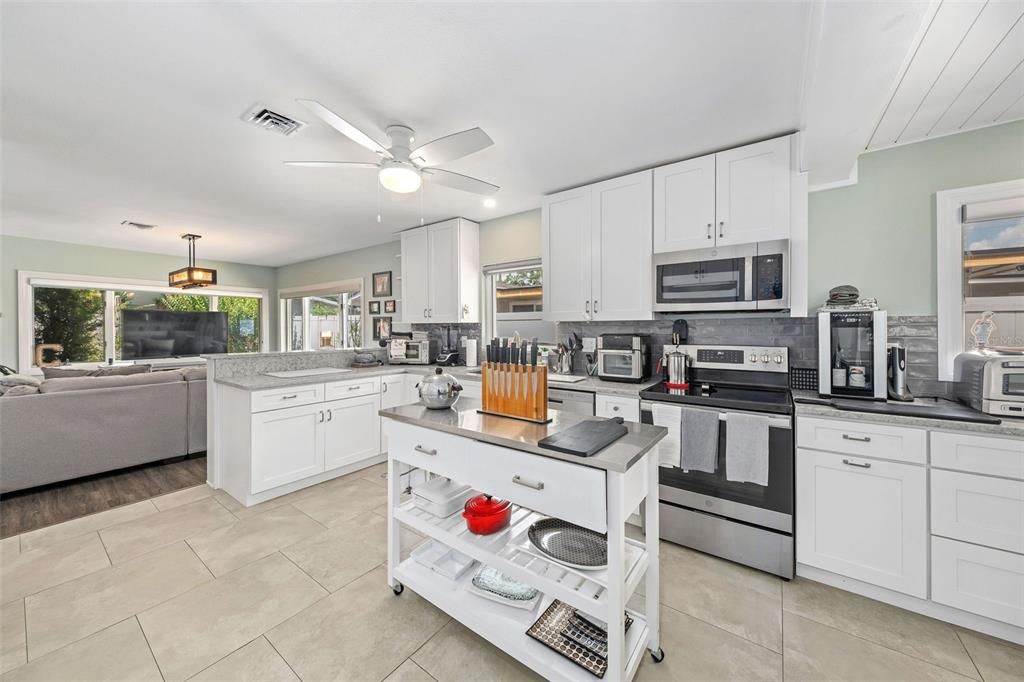 Active With Contract: $699,000 (3 beds, 2 baths, 1899 Square Feet)