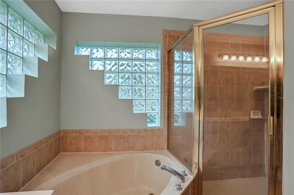 待售: $580,000 (4 贝兹, 2 浴室, 2141 平方英尺)
