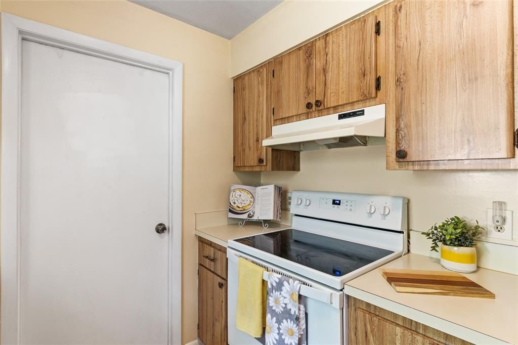 For Sale: $320,000 (3 beds, 1 baths, 1008 Square Feet)