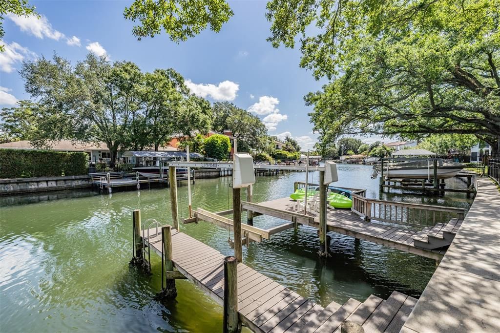 Recently Sold: $2,395,000 (3 beds, 3 baths, 2579 Square Feet)