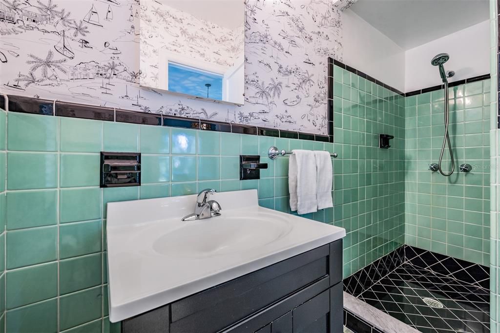 Recently Sold: $2,395,000 (3 beds, 3 baths, 2579 Square Feet)