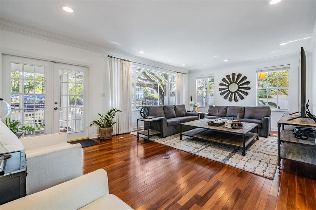 Recently Sold: $2,395,000 (3 beds, 3 baths, 2579 Square Feet)