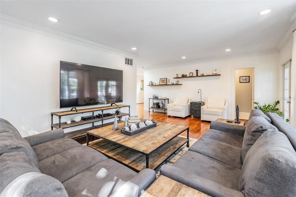 Recently Sold: $2,395,000 (3 beds, 3 baths, 2579 Square Feet)